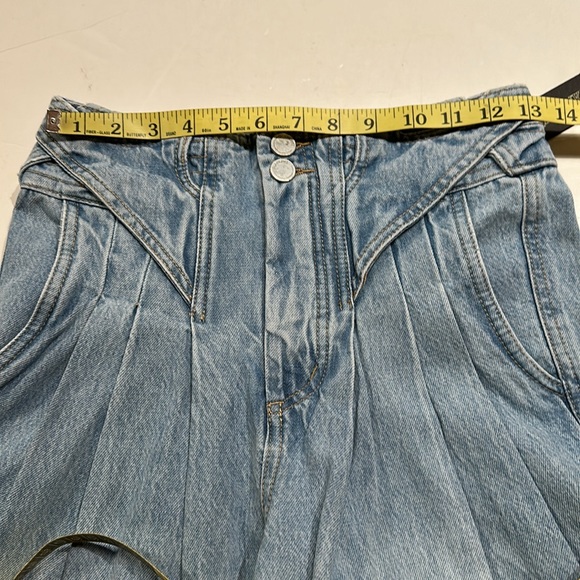 BLANK NYC Steal The Show Jeans - Picture 7 of 13